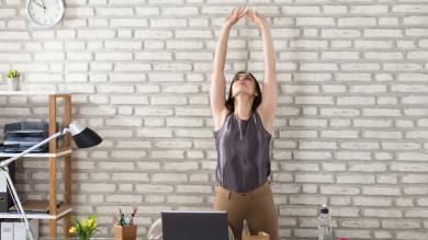 
		Businesswoman Moving break at the workplace
	